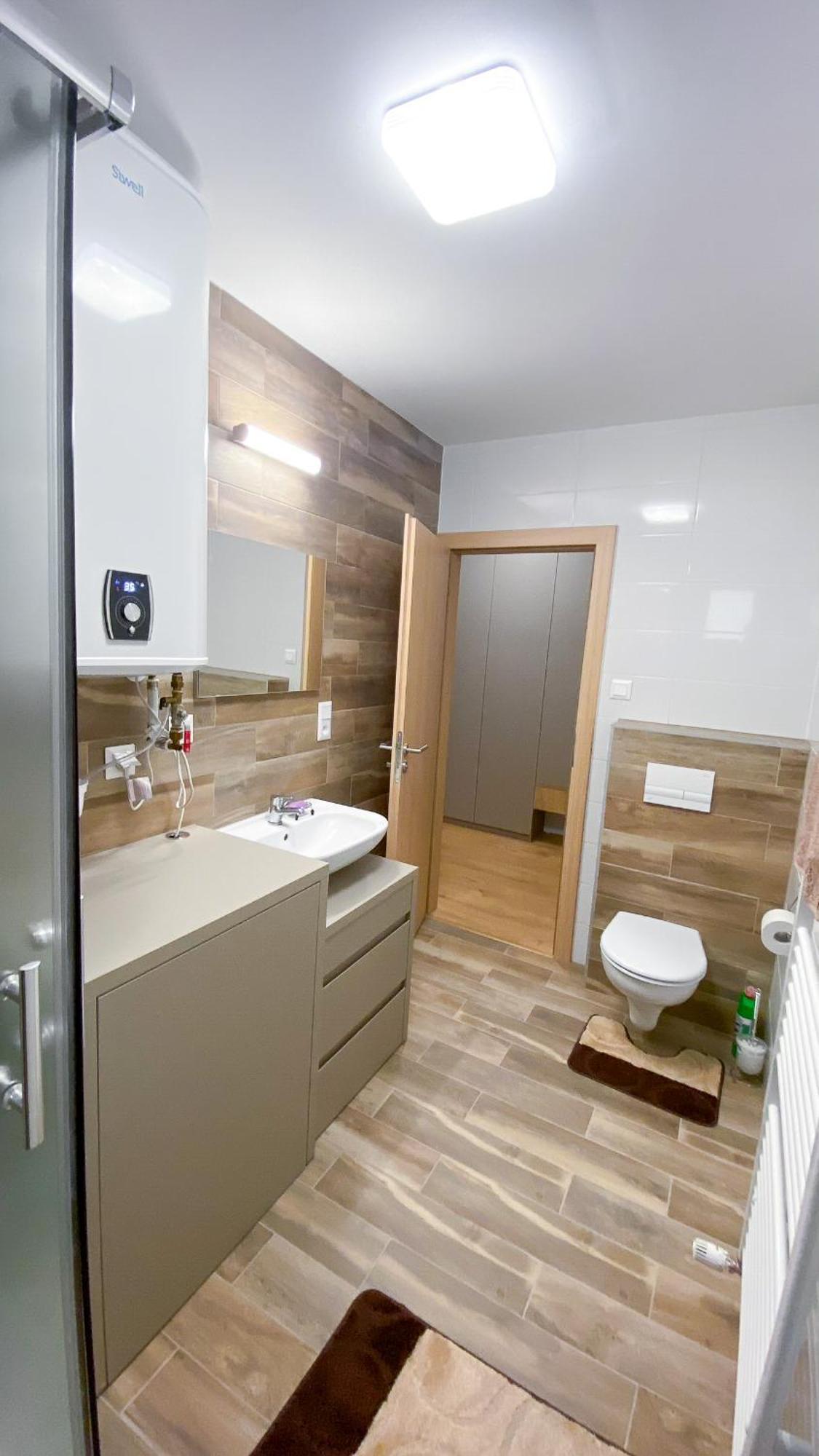 Riverfront Apartment Bešeňová Extérieur photo